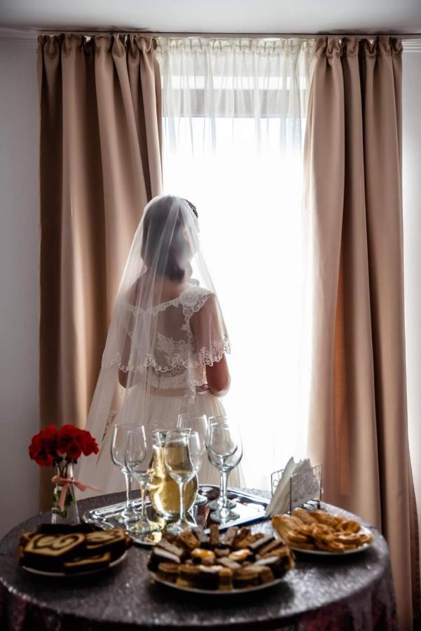 Hotel Dennis Mediaş Eksteriør bilde