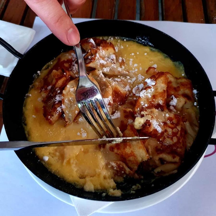 Hotel Dennis Mediaş Eksteriør bilde