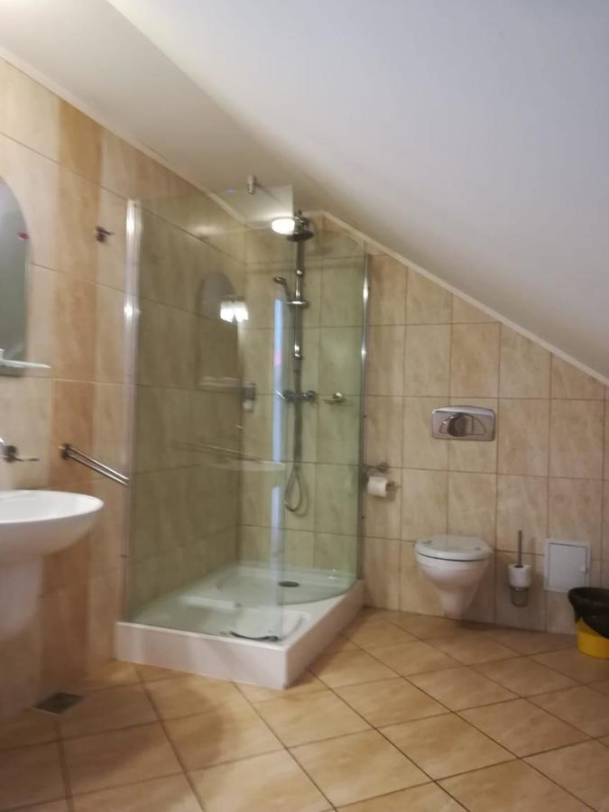 Hotel Dennis Mediaş Eksteriør bilde