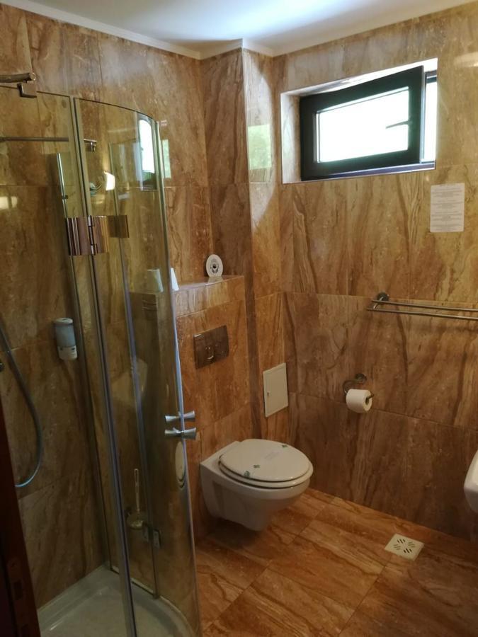 Hotel Dennis Mediaş Eksteriør bilde