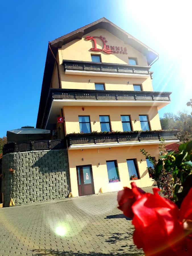 Hotel Dennis Mediaş Eksteriør bilde